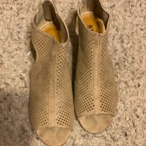(Ana) Beige Peep Toe Wedge | W | Size 8